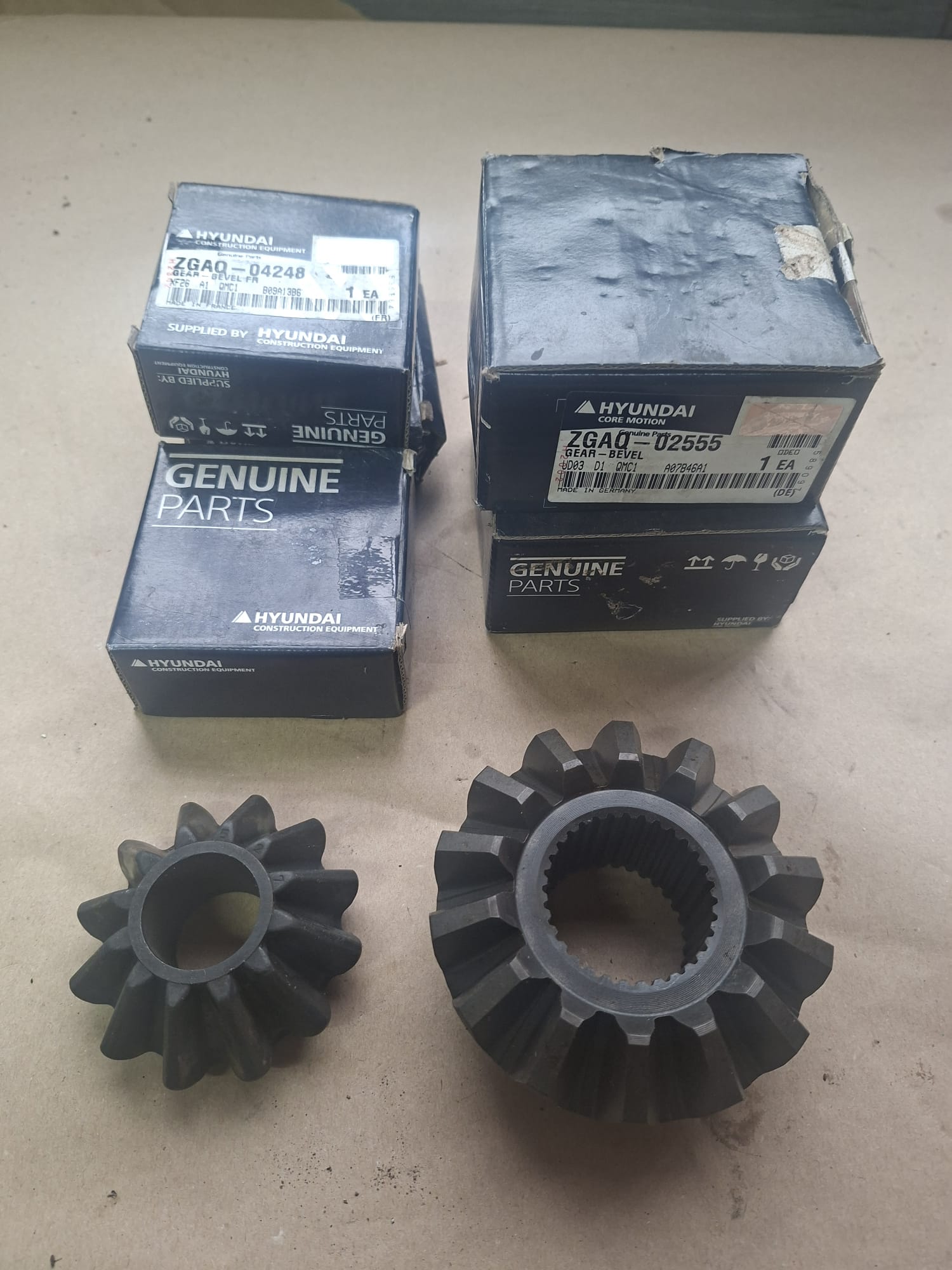 Hyndai 770 zubcanici deferenciala orginal dva komada