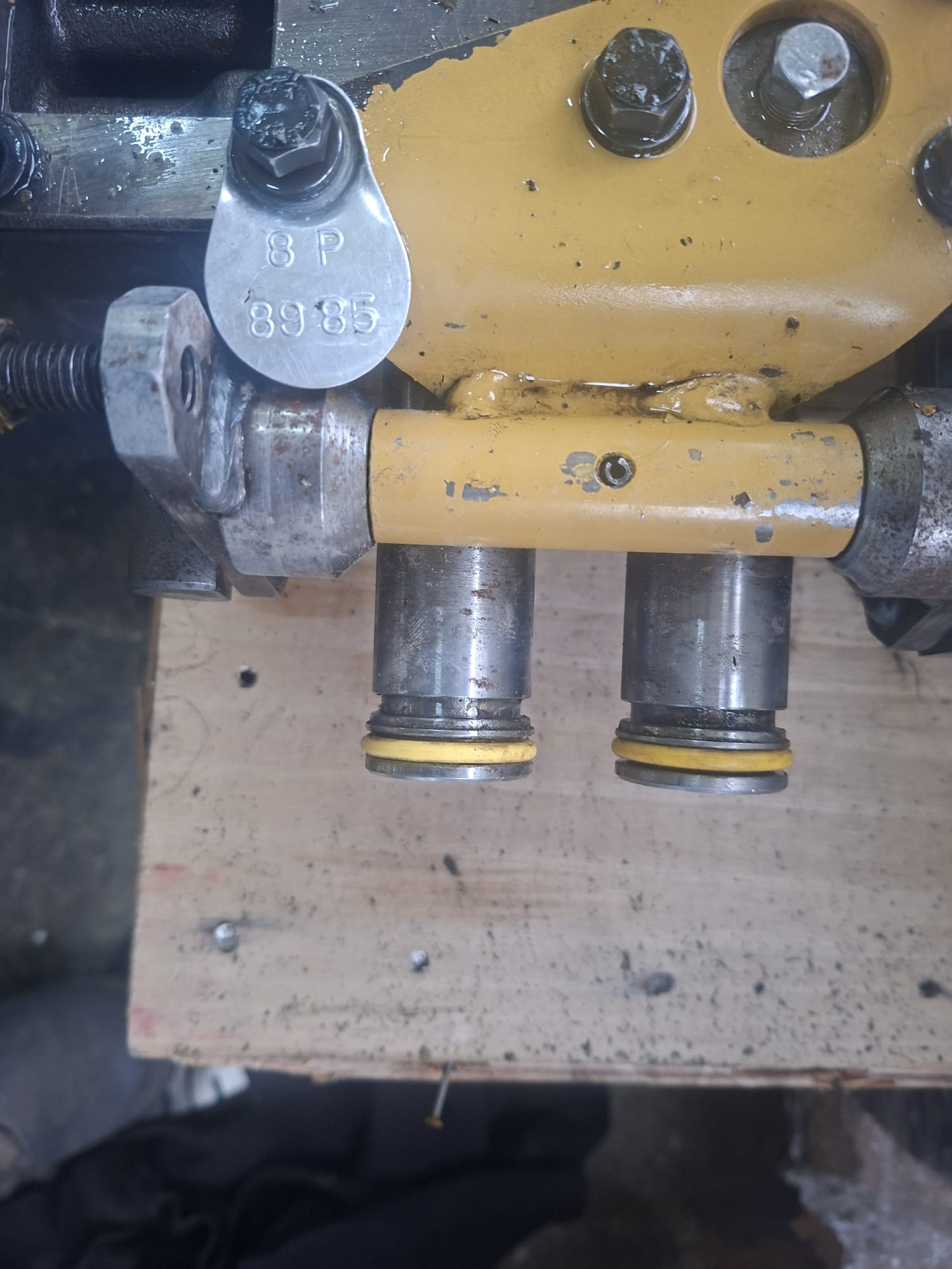 Caterpillar d4h ventilska grupa 8p8985 (8p8984)