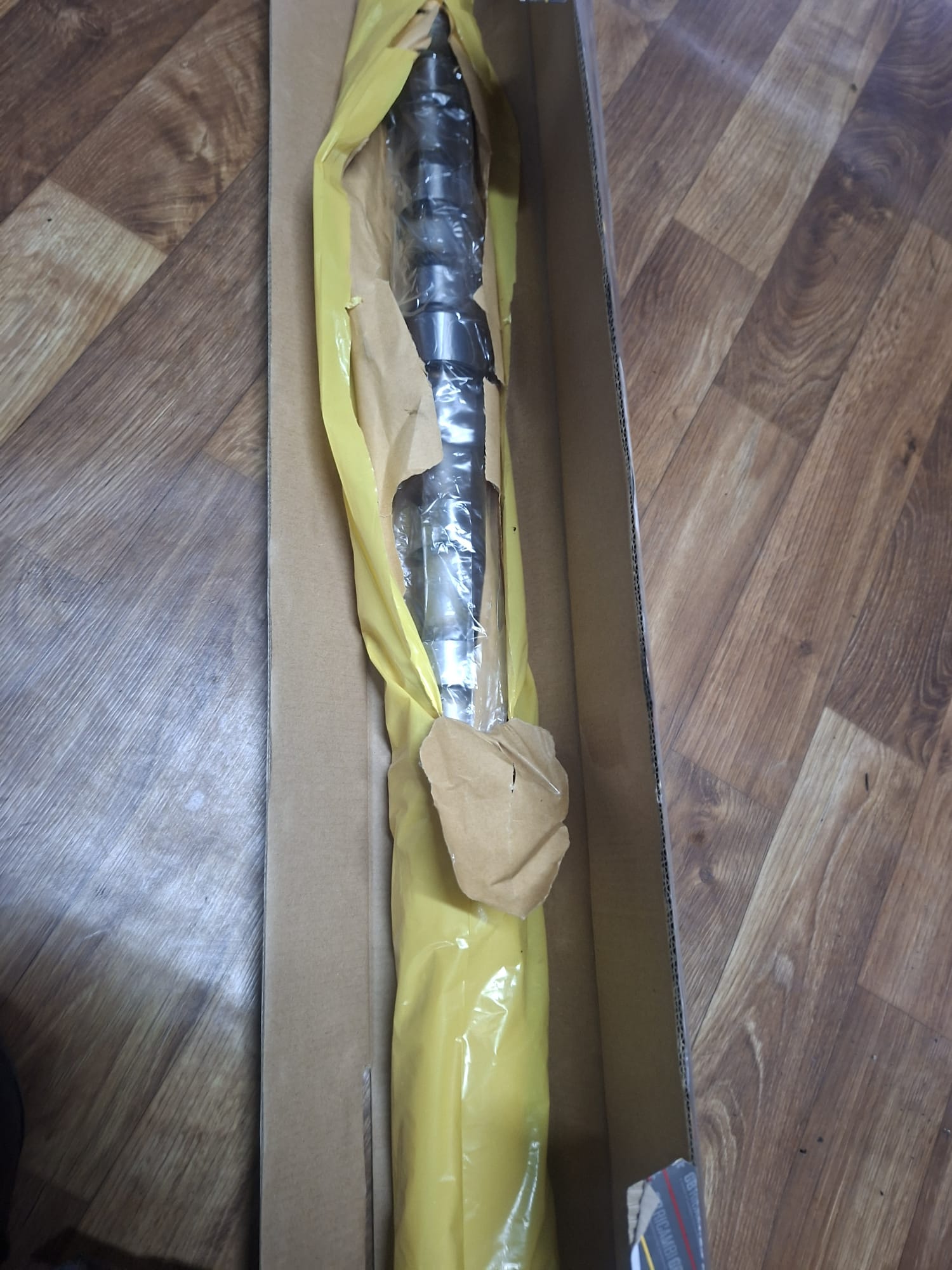 Bregasta osovina 8n3981 za cat 3306