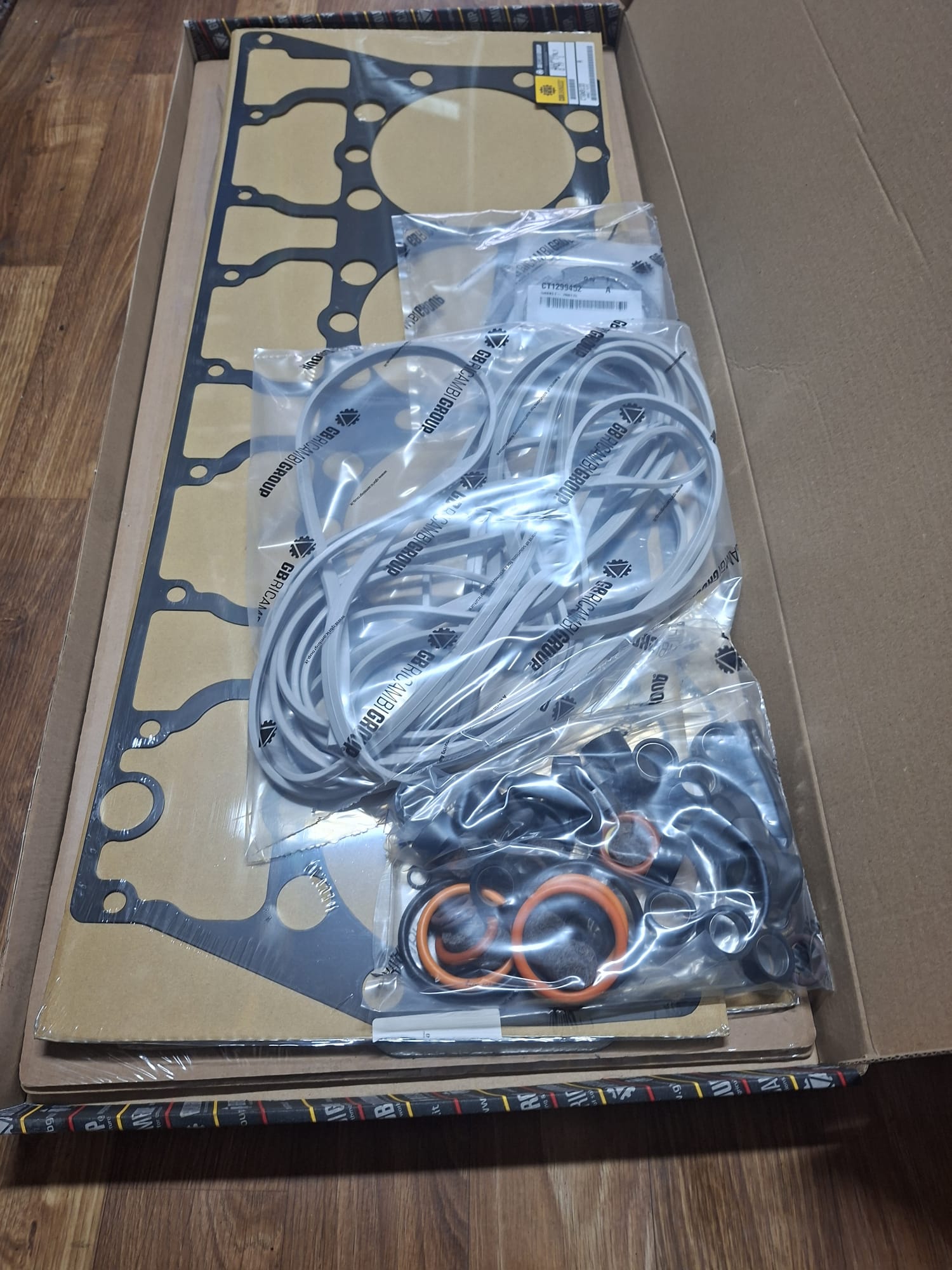 Brtve za glavu 2338683 za cat d8l