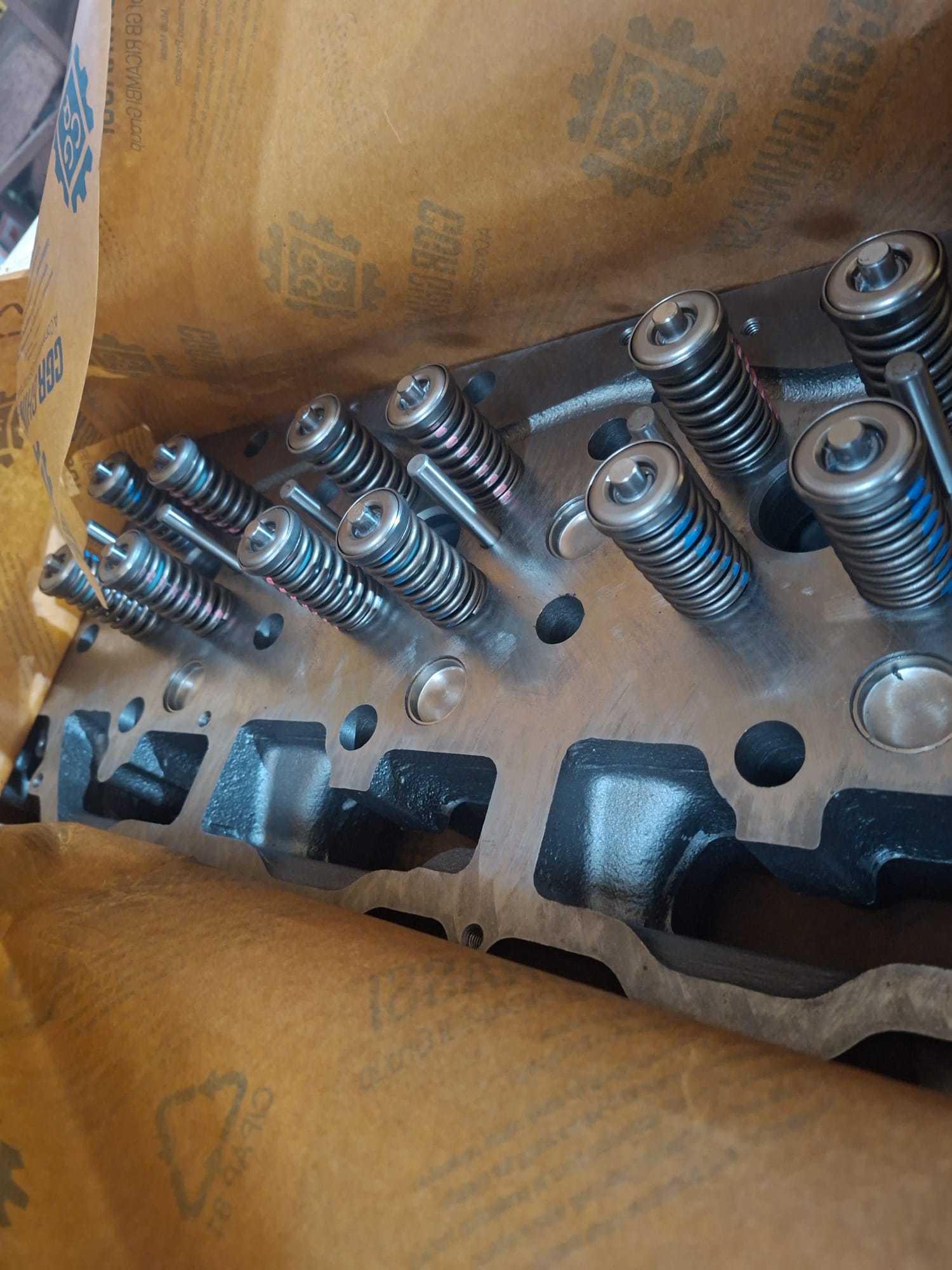 Caterpillar glave komletne sa ventilima 7w2224 za cat d8l.