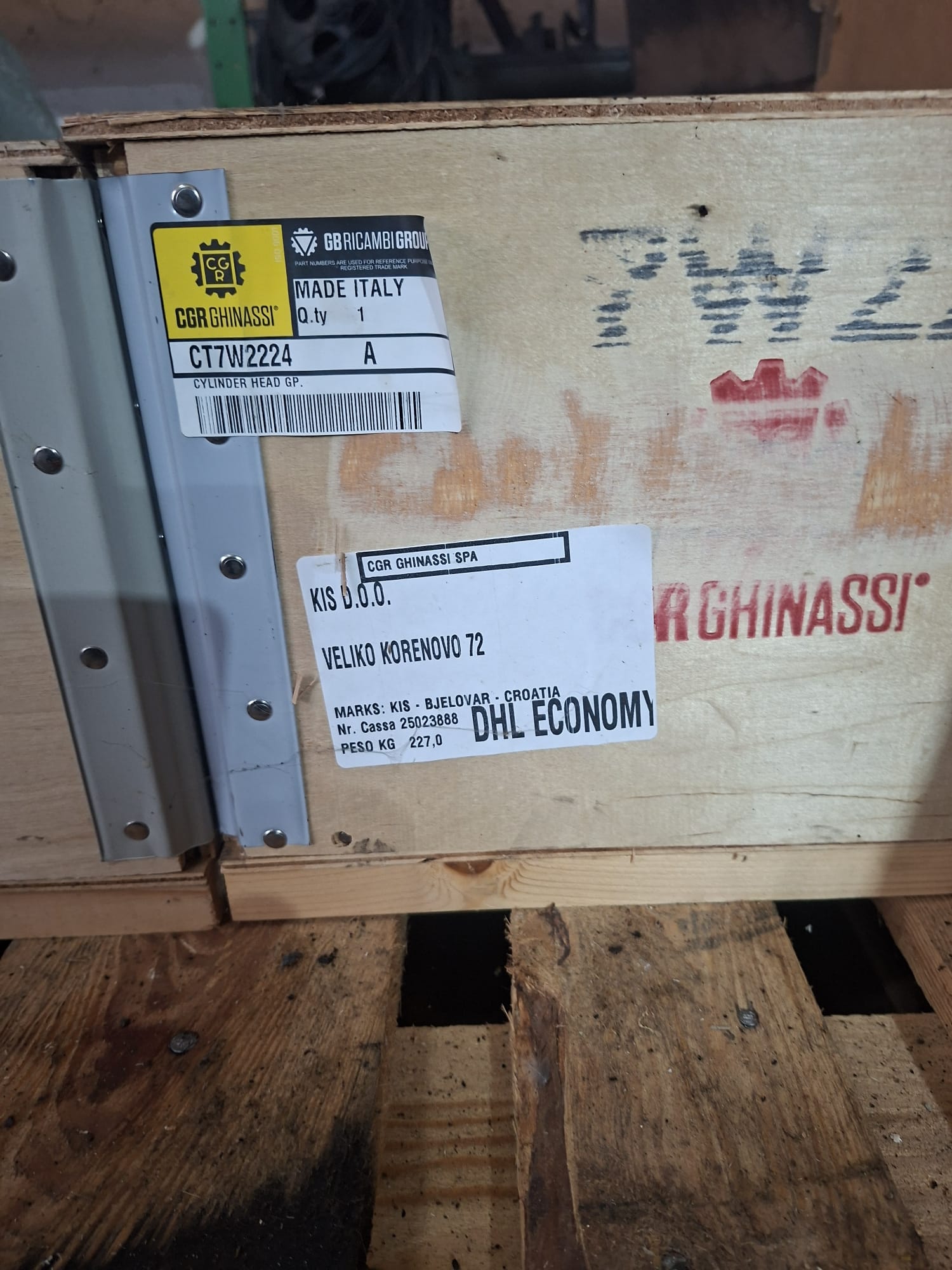 Caterpillar glave komletne sa ventilima 7w2224 za cat d8l.