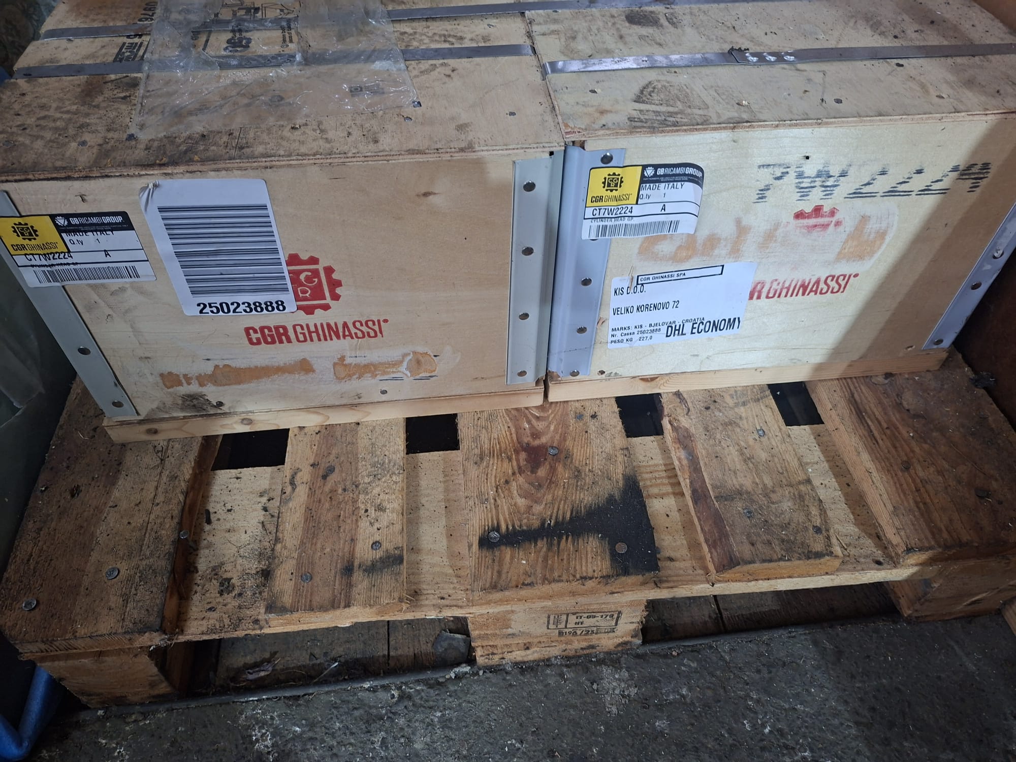 Caterpillar glave komletne sa ventilima 7w2224 za cat d8l.