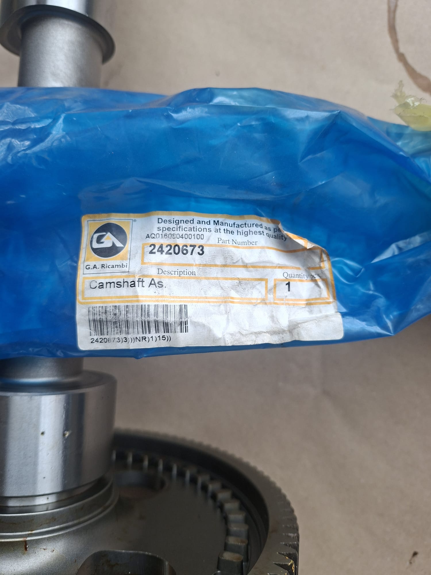 Caterpillar 2420673 bregasta osovina sa zubčanikom za motor c9 (330d)